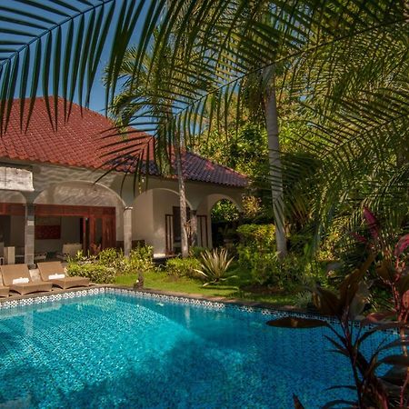Villa Kelapa Ловина Экстерьер фото