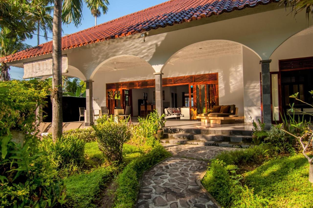 Villa Kelapa Ловина Экстерьер фото